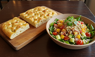 キヌアサラダとフォカッチャ